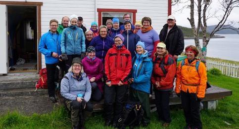 Kristin Røymo i Tromsø tok med seg en stor gjeng med glade mindreårige asylsøkere i tåka opp Nattmålsfjellet. For mange ble dette et fantastisk første møte med norsk turkultur og natur.