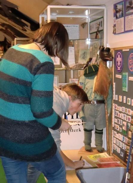 i år er 1. Sola speidergruppe og Hundvåg 1. speidergruppe. Begge gruppenes presentasjon er så godt som ferdigstilt på museet og kan sees i de respektive montrene.