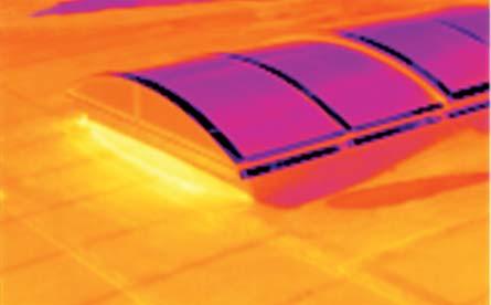 Testo termografikameraer kan brukes til å overvåke solcellesystemer i alle størrelser over et stort område, berøringsfritt
