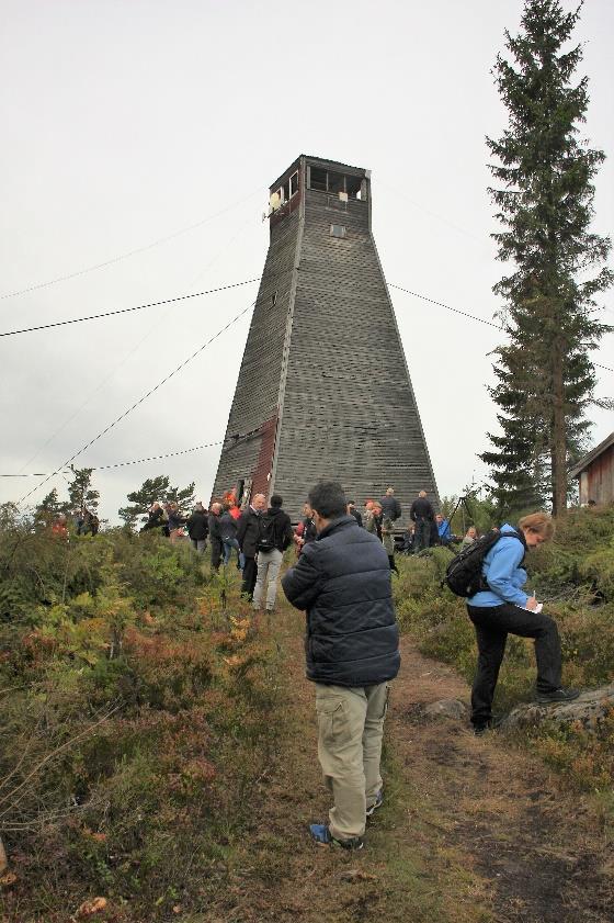 gamle branntårnet på Hornkjølberget fra 1942. Det er et unikt kulturminne og kommunens høyeste punkt 434 moh. Tårnet er brukt i uminnelige tider som vardeplass, turmål og landemerke.