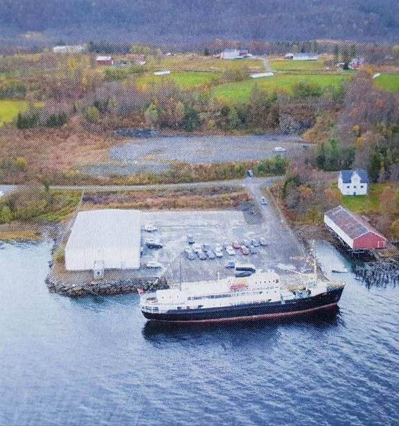 2. Ressursbeskrivelse i henhold til ny arealplan, infrastruktur og andre relevante forhold Espenes industriområde har en sentral beliggenhet langs skipsleia mellom Harstad/Finnsnes/Tromsø.