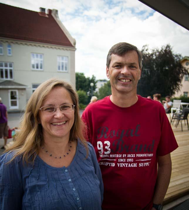 ELFENBEINSKYSTEN FAMILIEN DYBVIK Nyleg kom vi tilbake til Elfenbeinskysten, denne gongen med tanke på eit opphald fram til neste sommar - og kanskje lenger. Vi bur i Ouaninou nord i Elfenbeinskysten.