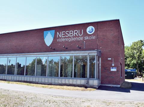 NESBRU VIDEREGÅENDE SKOLE INFORMASJON OM SKOLEN Nesbru tilbyr utdanningsprogrammene Studiespesialisering, Bygg- og anleggsteknikk, Design og håndverk, Medier og kommunikasjon, Påbygging til generell