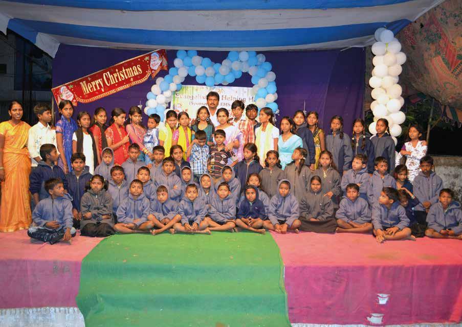 INDIA INDIA Hjem til JUL Hvert år arrangerer vår samarbeidspartner i India «Evangelistens Helping Hand» julefest for barn som er vokst opp på barnehjemmene.
