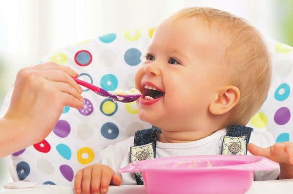 Vorarlberger KirchenBlatt 7. September 2017 Bewusst Leben 17 Das schmeckt. Mama hat nämlich kein Gläschen geöffnet, sondern den Brei selbst gemacht.