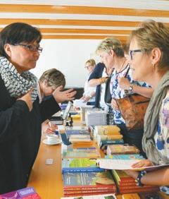 Schrott und Monika Dobler (v.l.) mit Bischof Benno Elbs, Nora Bösch (Berufsgemeinschaft der Pastoralassistent/innen) und Pastoralamtsleiter Martin Fenkart.