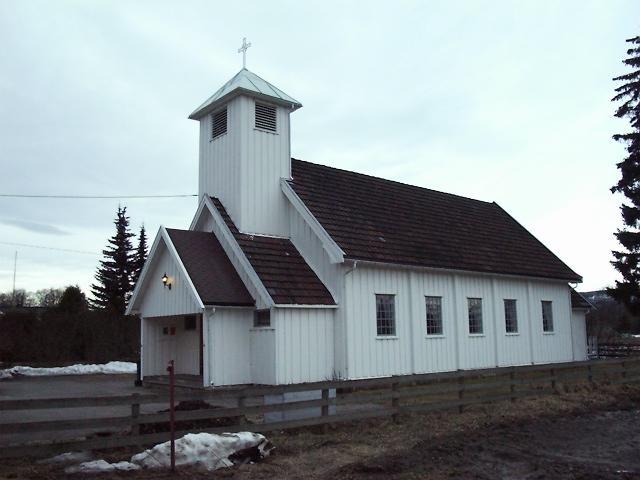 Gullaug kirke Gullaug kirke ble bygget i 1905 Bakgrunnhistorie: Privat initiativ Kapellet eller kirken ble menighetens eiendom i 1989. Dette betyr at Frogner menighet står som eier av Gullaug kirke.