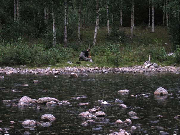 Eikesdalen fotopunkt Figur 5 Vasstandsloggaren ved Fotopunkt er installert på høgre side av elva Vasstandsloggaren vart montert på høgre side av elva.