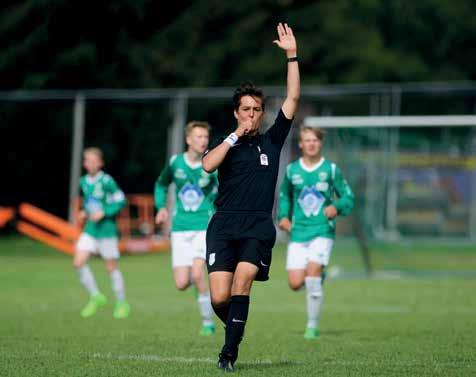 REGEL 11: OFFSIDE Offsideregelen anvendes kun i nierfotball og etter følgende regler: 1. Offsideposisjon Det er i seg selv ikke straffbart å være i offsideposisjon.