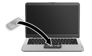 2. Før de to NFC-antennene sammen. Du hører en lyd når antennene har gjenkjent hverandre. MERK: NFC-antennen på datamaskinen er plassert under styreputen.
