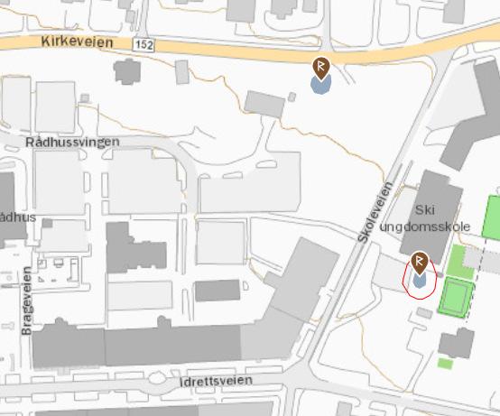 3.2 Terreng Fallretning mot sør-vest. Høydeforskjell er ca. 2,5 meter fra c+135,5 i nord-østre hjørnet av planområdet til c+133 i sør- vestre hjørnet. 3.