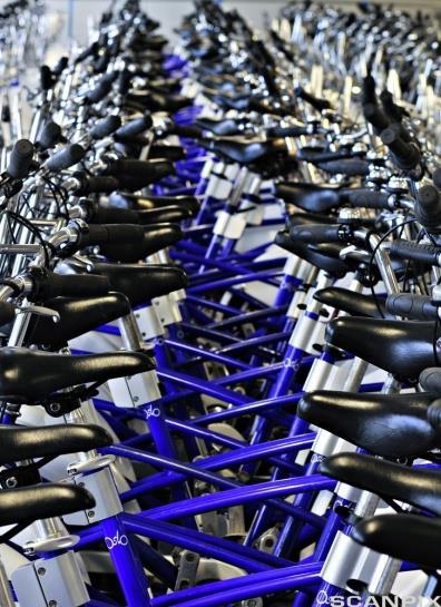 Eksempel I 008 solgte e forhadler 3000 sykler. Vi atar at salget vil øke med 300 sykler per år i oe år framover. ) Hvor mage sykler vil forhadlere til samme selge fram til og med år 03?