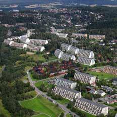 Boligsameie ligger i Bydel Stovner og bebyggelsen ble oppført av Selvaagbygg i 1974.