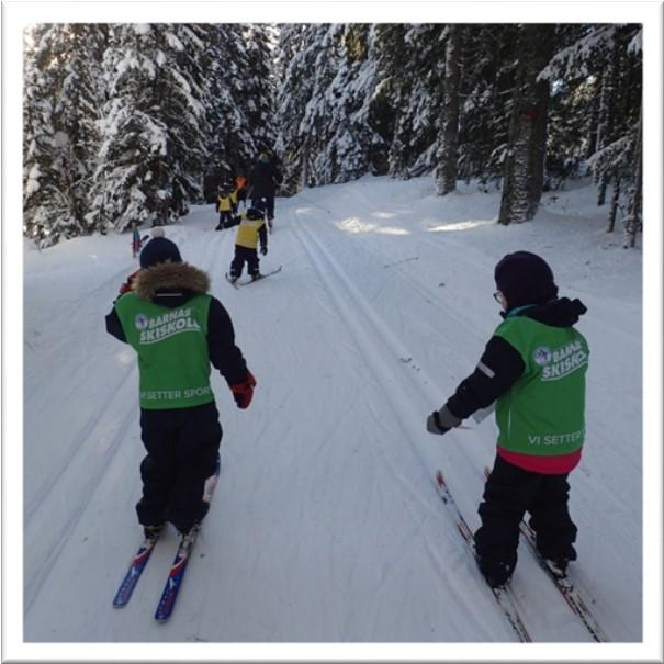 Storefot barna fik i Februar avsluttet skiskolen.
