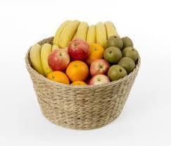 Elevene har med egne matpakker og AKS serverer melk/vann og en halv frukt (eple, pære eller banan). Vi har rundt 7-10 minutter «stillespising».