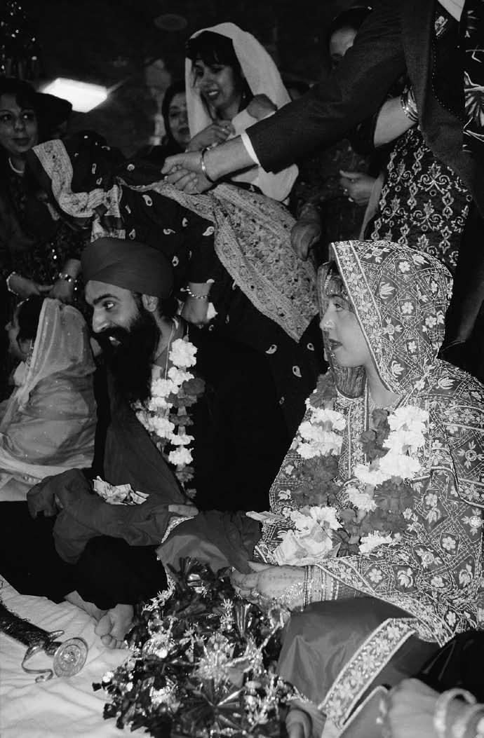 b er anderen? das zusammenleben der Religionen Foto: Corbis 5 Traditionelle Hochzeit eines Sikh-Paares: Die religiöse Landschaft der Schweiz ist vielfältiger geworden.
