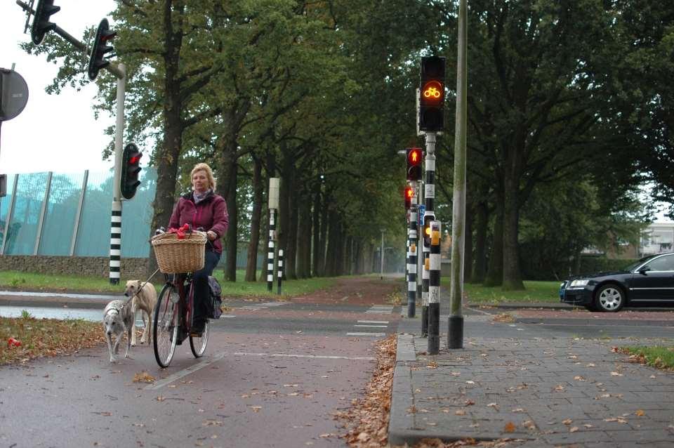 Enkelt å være en som går eller sykler Forenkle oppgaven det er å gå og sykle ved å tilby en helhetlig, trygg og lettlest tjeneste.