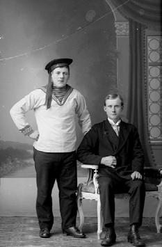 Han var fangstmann i 1917 på D/S Admiralen. Hans Martinis Kary/Larsson Ulvestad fødd 12.1.1853 i Dalsfjord død 16.