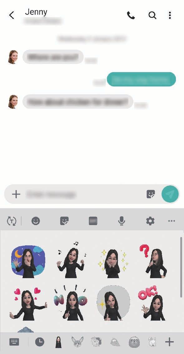 1 Når du skriver en melding i Meldinger-appen, trykker du på på Samsung-tastaturet. 2 Trykk på ikonet for My emoji. 3 Velg én av My emoji-klistremerket.