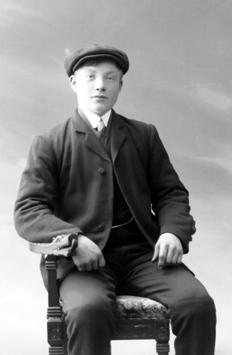 Ole Nikolai Brandal fødd 8.6.1892 i Leitet i Brandal, døypt 10.7.1892 og konfirmert 6.10. 1907 i Hareid kyrkje. I folketeljinga 3.12.