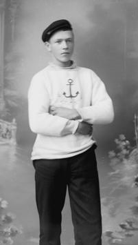 I teljinga 1910 var han fiskar med antatt opphaldsstad Kristiansund.