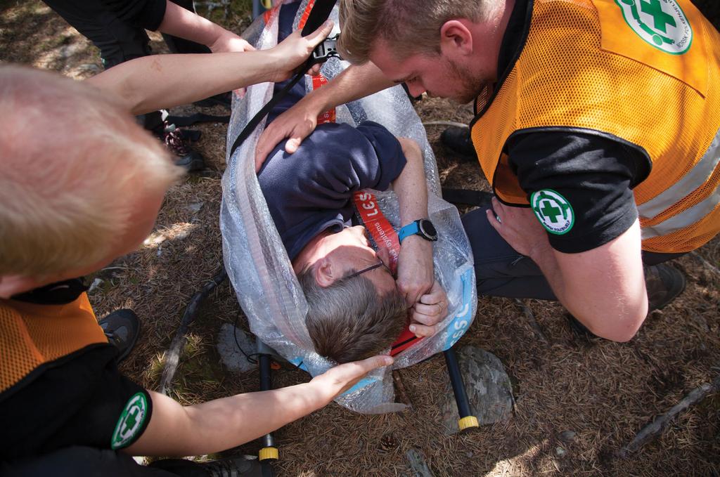 Foto: Norsk Folkehjelp 2. BAKGRUNN OG MANDAT 2.1 Bakgrunn for rapporten Den norske redningstjenesten er tuftet på en lang tradisjon med at naboer stiller opp for hverandre hvis noe skjer.