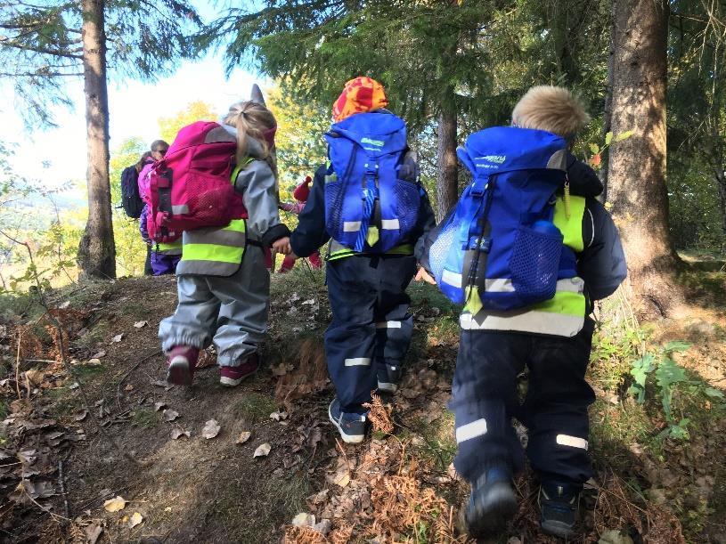 I november var vi derfor så heldige å få ansatt Kari Konstanse Seltveit i vikariat som pedagogisk leder. Vi fikk også innvilget ekstraressurs 50% på et barn fra høsten 2018.