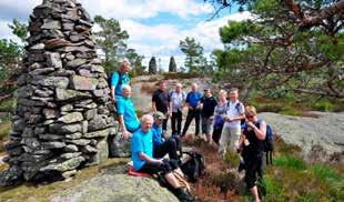 MAI MAI 19 Tur til røvardheia På røvardheia står det seks majestetiske varder og det er flott utsikt utover Ogge. Naturlosene forteller lokalhistorie underveis.