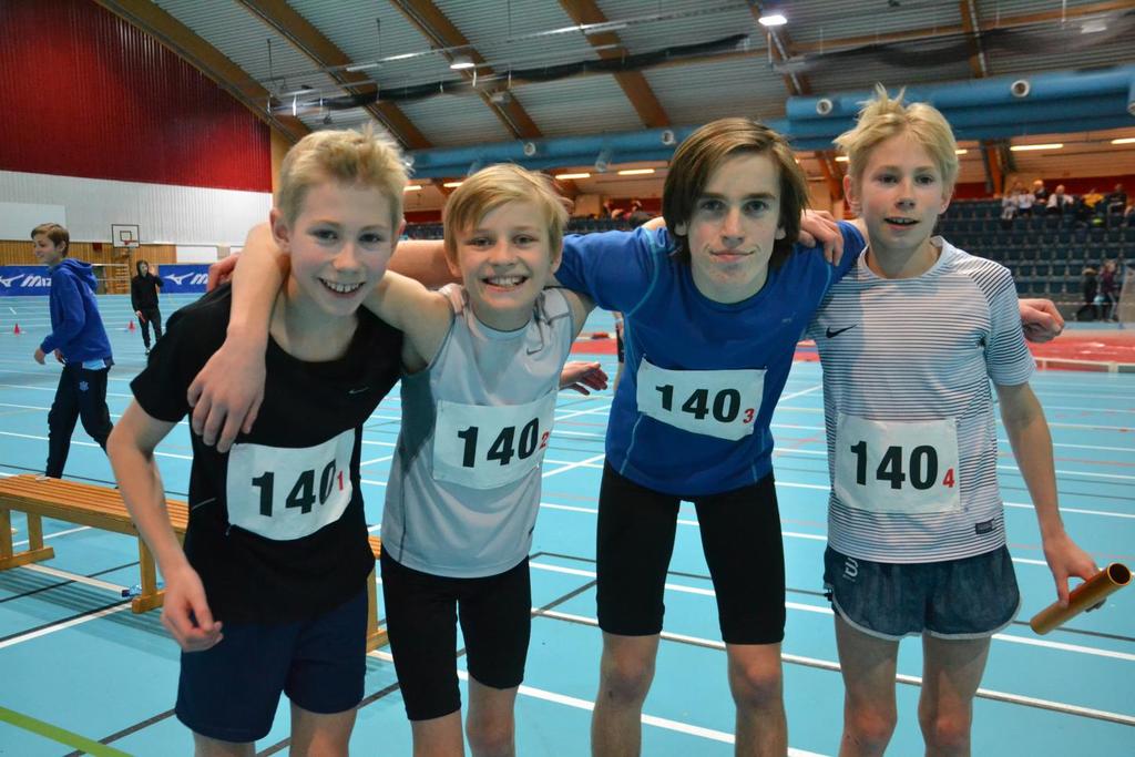 Her har vi G13-14 laget som ble nummer to på 4x200 m stafett. Fra venstre Truls Horten, Lauritz Grønvold Menkerud, Øystein Haugen og Oliver Horten.