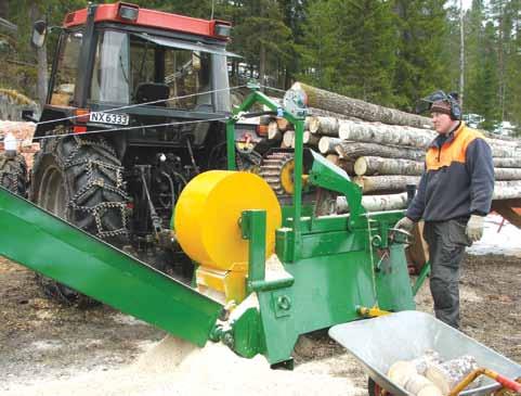 Ny maskin for strøflis God flis til strø for husdyr er etterspurt i mange distrikter. To tømrere i Øvre Eiker i Buskerud merket seg interessen.