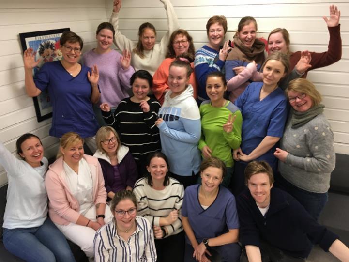 En kultur der det er lett å be om hjelp og å få hjelp Tannhelsesekretærene på Nordøya tannklinikk og Kroken tannklinikk møttes jevnlig i 2017-2018.