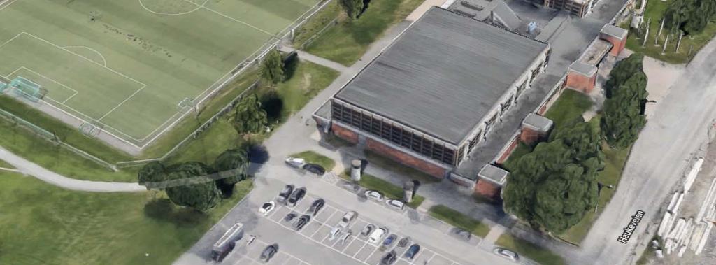 Figur 24: Parkeringsplassen øst for Nadderudhallen. Kilde: Google Maps.