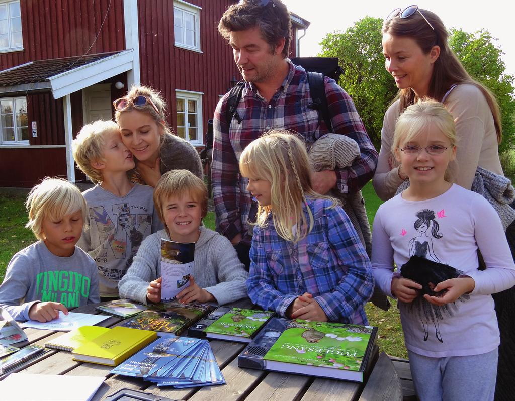 Hovedmål 4 NOF skal skape engasjement i befolkningen ved å være en synlig aktør på sine kjerneområder En fuglesang-quiz engasjerer hele familien på et NOF-arrangement. Foto: Håkan Billing.