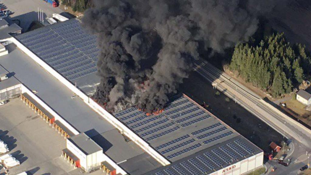 Case: ASKO-brannen Solcelleinstallasjon på tak: Utenpåmontert og