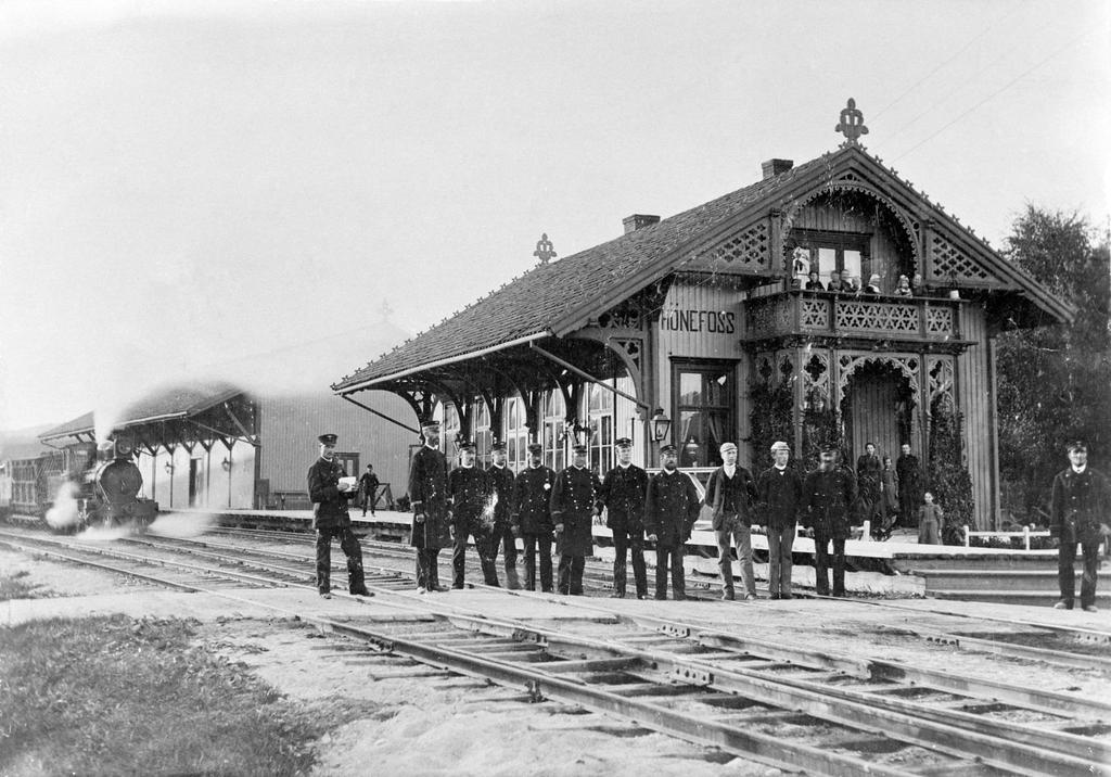 Stasjonene ble et et viktig symbol på den nye tiden.