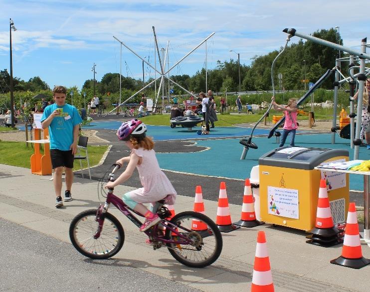 Elevene gjennomfører morsomme aktiviteter både med og uten sykler i INSPIRIA sin egen sykkelpark. Vi har både hjelmer og sykler i ulike størrelse til utlån. NB: Programmet er utendørs!