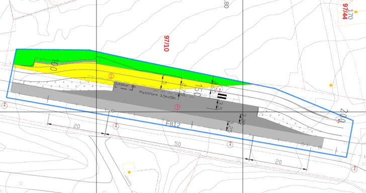 Undersøkelser av området viser silt og sand over middels fast leire, og bare 2-3 meter ned til fast fjell. De geotekniske grunnforholdene anses som uproblematiske i forhold til tiltaket.