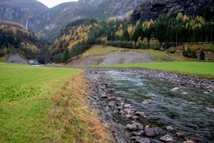 FLÅMSELVA Flåmselvvassdraget har eit nedbørfelt på 277 km². Nedbørfeltet går opp i omlag 2.000 moh., og store deler av feltet ligg i breområde.