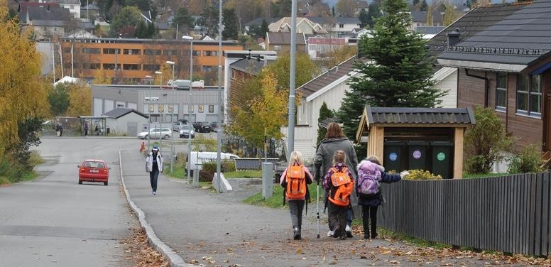 i år Tiltak: Nye fortau Sikrere kryss Gang- og