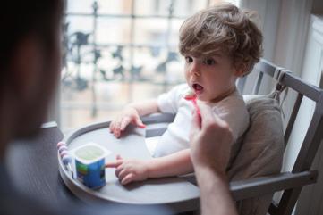 Biterefleksen kan betraktes som en begynnende tyggebevegelse. Dette er en opp-ned bevegelse med underkjeven som kommer når barnet er ca. 6 måneder.