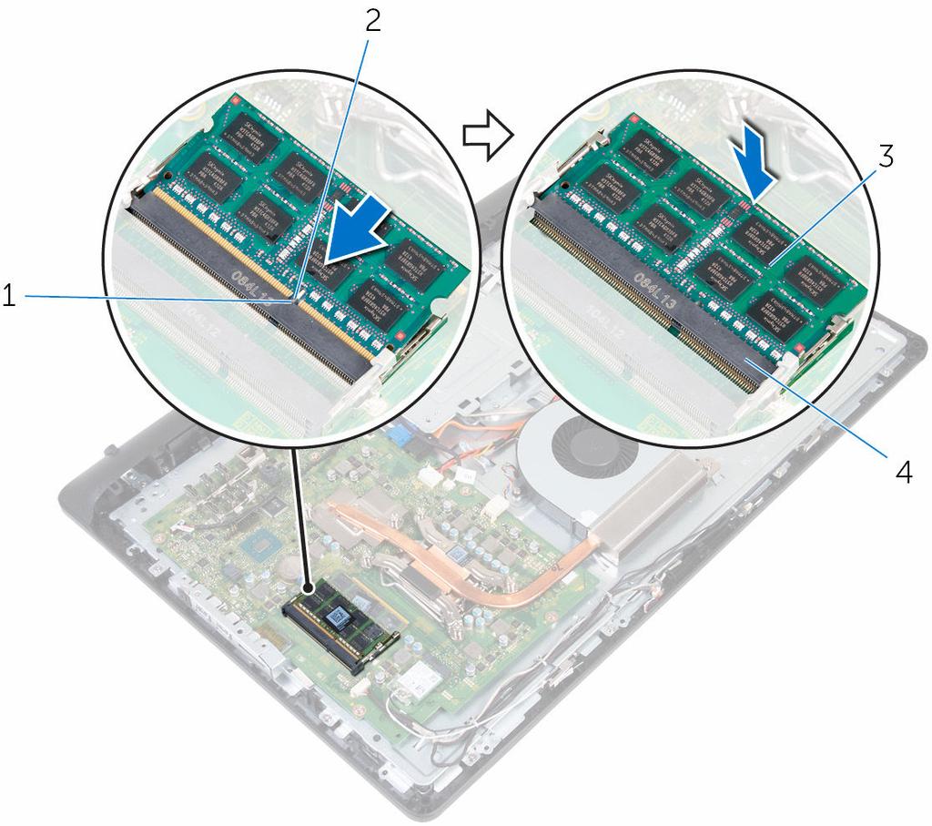 2 Skyv minnemodulen godt inn i kontakten i en vinkel, og trykk minnemodulen ned slik at den klikker på plass.