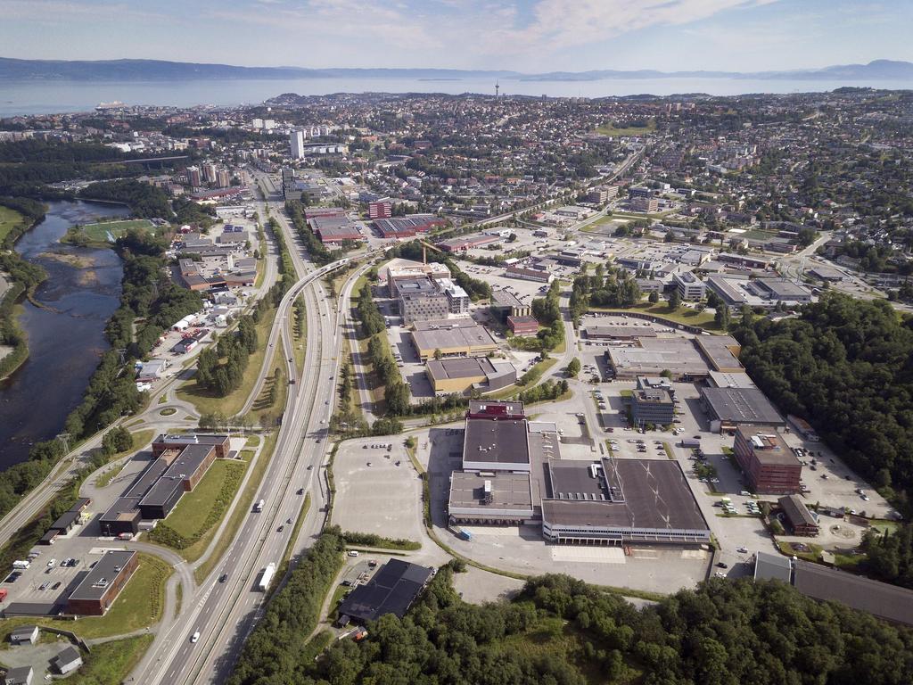 Sluppen 2018 fra sør Omkjøringsvegen Lerkendal hotell Stort vegkryss Nidarvoll skole Siemens Lett