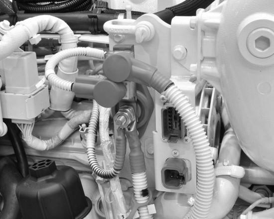 Del 2 - Bli kjent med motorenheten Drivstofftempertur Tempertur i eksosgss VIKTIG: Engine Gurdin kn redusere motoreffekten fr 100 % til tomgngshstighet, vhengig v prolemets lvorlighetsgrd.