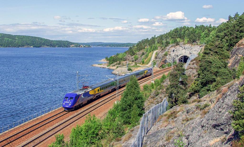 InterCity også et norsk fenomen Med kurs for København suser et LINX-tog langs Mossesundet en vakker julidag i 2004. For noen skulle dette markere klimaks innen begrepet InterCity.