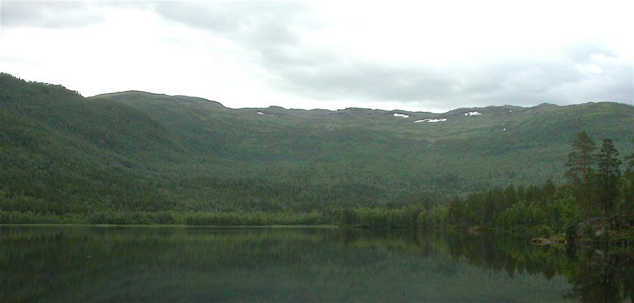 Foto: Geir Gaarder Oversiktsbilde over Veltvatna (det vesle i forgrunnen) sett fra lia og mot sør.