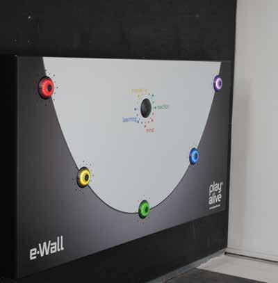 TEKNISK INFORMASJON E-WALL Interaktiv elektronisk platform. Platformen består av lys, lyd og touch (aktiviering).