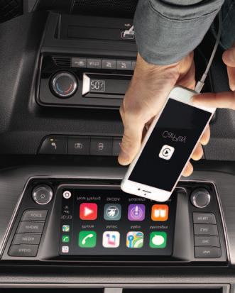 SMARTLINK+ Med SmartLink+-systemet (ŠKODA Connectivity-pakke som støtter MirrorLink, Apple CarPlay** og Android Auto**) kan du trygt bruke telefonen