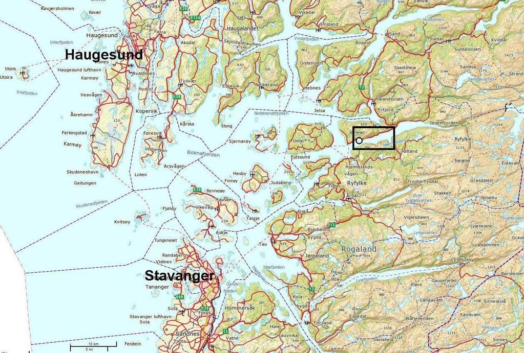 2 MATERIALE OG METODER 2.1 Undersøkelsesområdet Lokaliteten ligger på nordsiden av Jøsenfjorden i Hjelmeland kommune (Figur 2.1, 2.2 og 2.3). Anlegget ligger over bratt skrånende terreng.