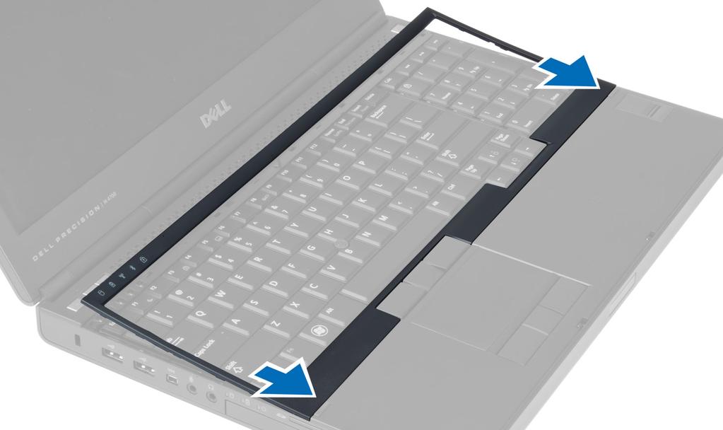 Sette på tastaturrammen 1. Lirk inn tastaturrammen fra fronten, og plasser den i den opprinnelige posisjonen på datamaskinen.