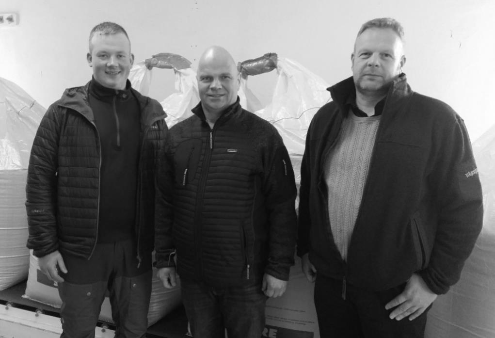 Bilde tatt i forbindelse med at laget hadde et møte på kornsiloen før våronna. Fra venstre Oddvar Arne Austad, Tore Rennan og Finn Egil Adolfsen.